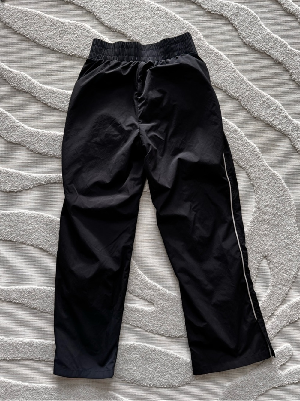 Nike Sportswear Collection Mid-Rise Repel Asymmetrical-Waist Trousers - Picture 6 of 7